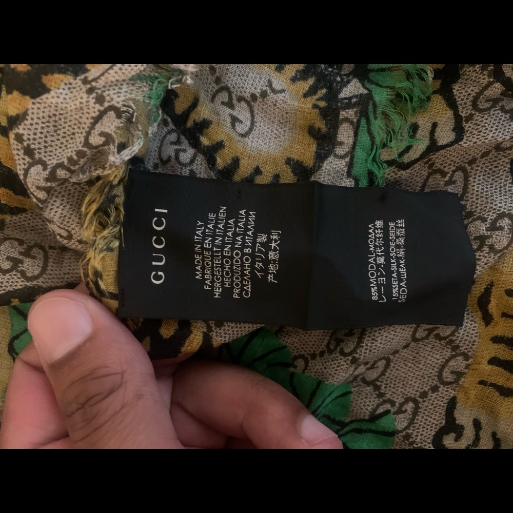 Large Gucci Headacarf - Picture 3 of 3